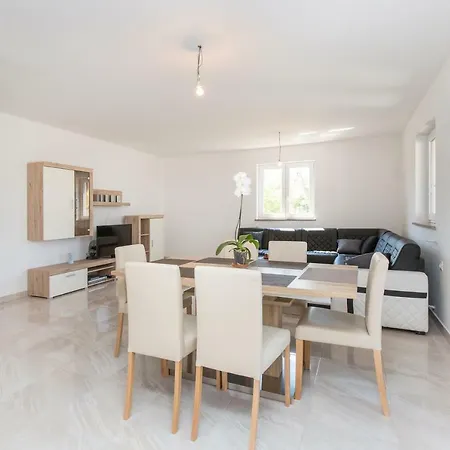 Apartament Damir For 8 Labin-rabac Santalezi