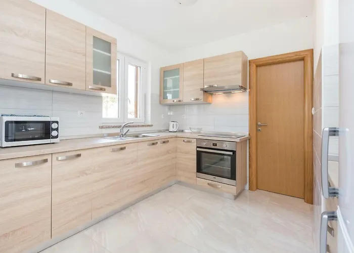 Apartment Damir For 8 Labin-rabac