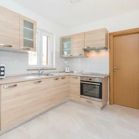 Daire Damir For 8 Labin-rabac